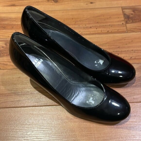 Stuart Weitzman black patent leather pumps size 8 - Picture 1 of 6